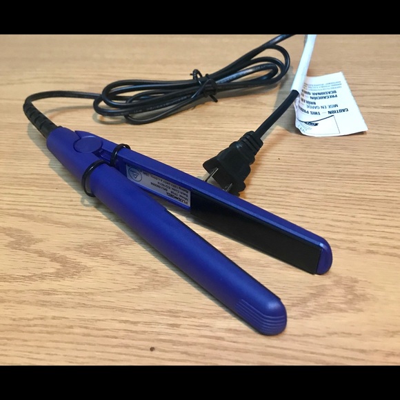 Plugged Other - Mini ceramic curling iron new.